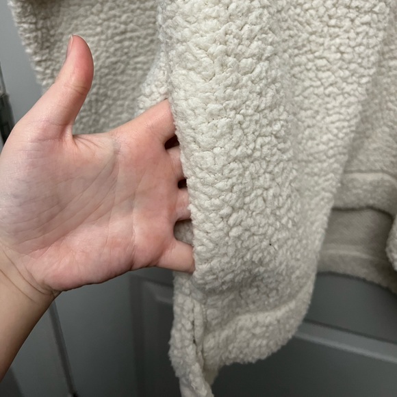 Aerie Cloud Sherpa Oversized Pullover - Picture 3 of 6